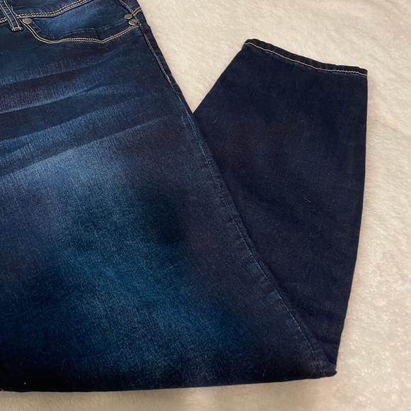 Ladies Avenue 18 dark denim petite skinny jeans. - Picture 2 of 4